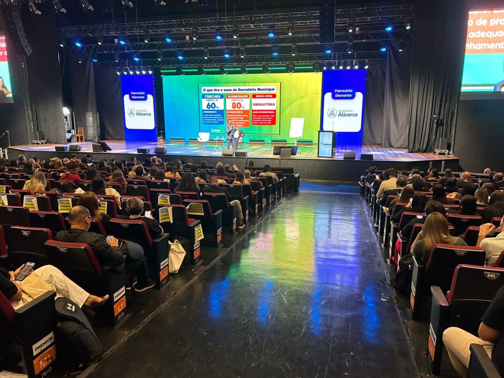Cristalândia participa de Fórum Nacional voltado ao fortalecimento da educação municipal